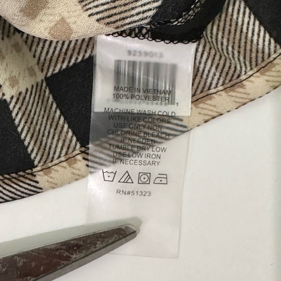 New Vince Camuto Womens Plaid Asymmetrical Tie Front Blouse size 1X - Picture 9 of 11